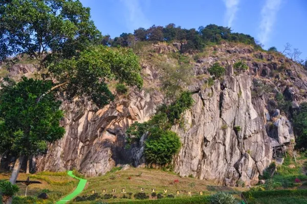Lokasi dan Asal-usul Nama Batu Lawang