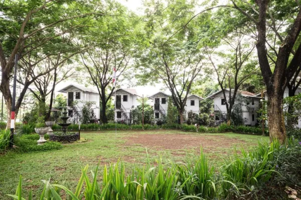 tempat glamping di Trawas Mojokerto - Royal Caravan Hotel & Outbound