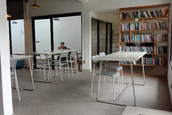 Singgah Coffee & book