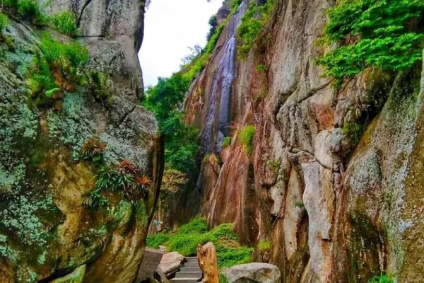 Spot Foto Instagramable di Batu Lawang Cirebon
