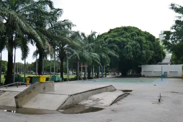 Taman Ikonik di Tengah Kota