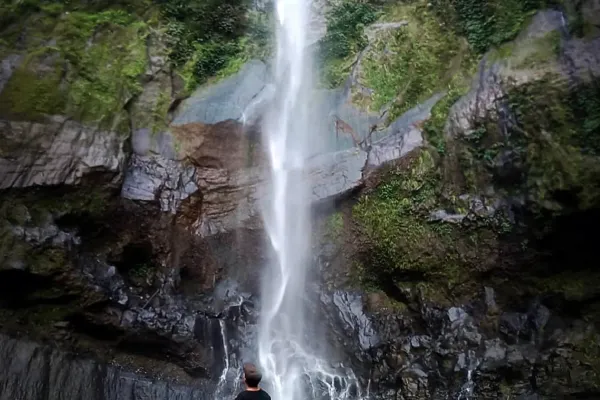 Air Terjun Pasuruan Rambut Moyo