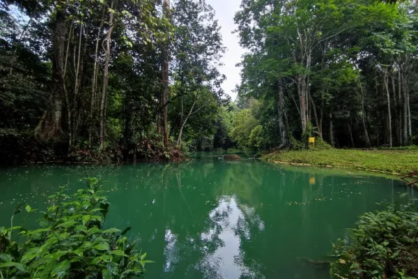 Aktivitas seru di Danau Nyadeng,