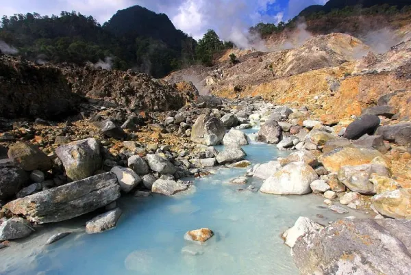 Trekking Kawah Ratu Pakai Guide?