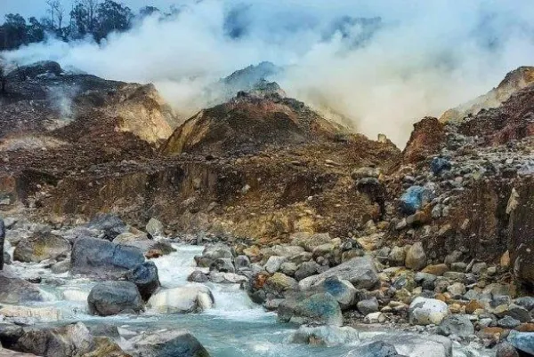 Berapa lama Trekking Kawah Ratu