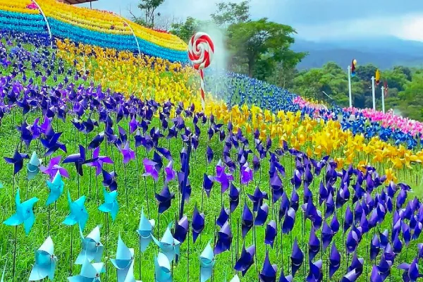 Wahana De Windmills Prigen