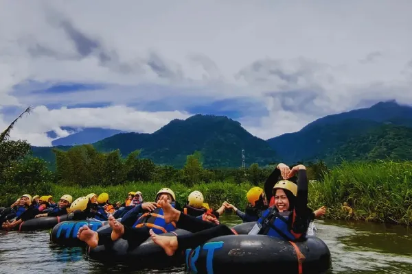 Fasilitas di Wisata  Cipeundeuy Endah