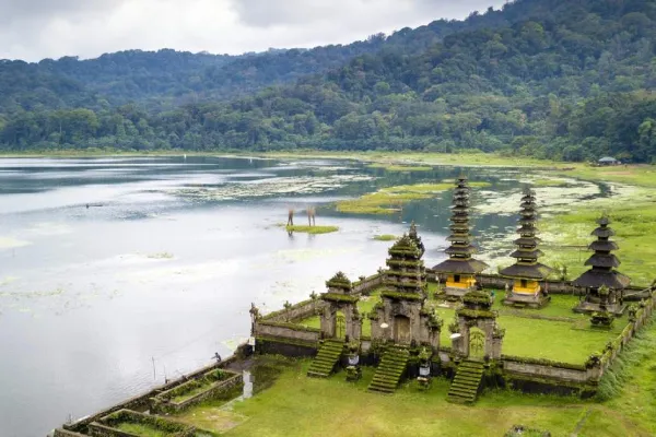 Spot Trekking di Bali - Hiking Danau Kembar