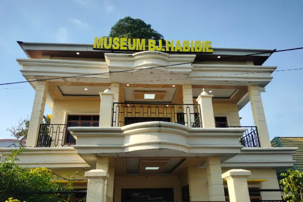 Wisata di Sekitar Monumen Cinta Sejati Habibie-Ainun