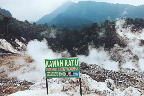 Buka Jam Berapa Trekking Kawah Ratu?