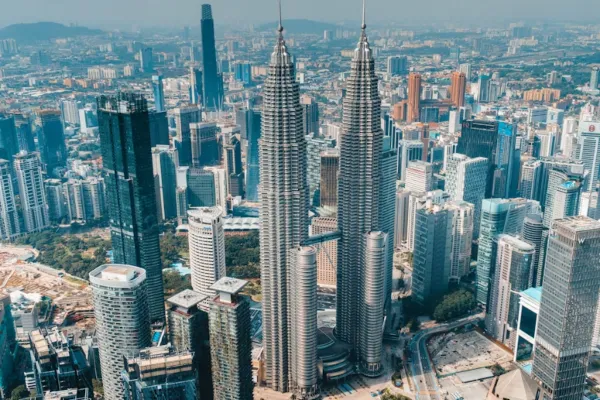 negara di Asia yang seru untuk liburan akhir tahun 2025 - malaysia