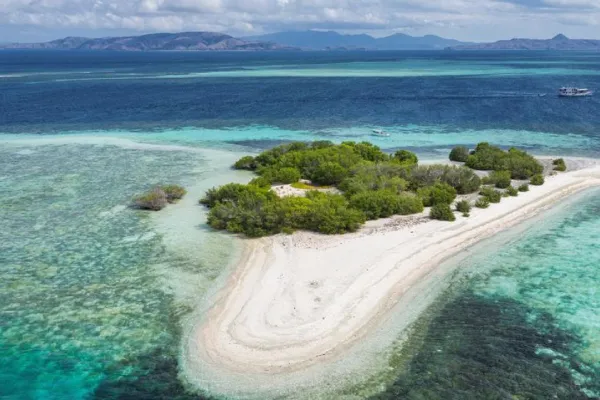 Spot Snorkeling Belitung di Pulau Pasir