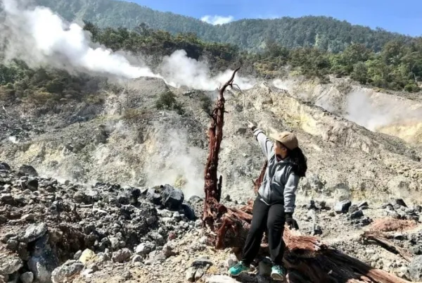 Trekking Kawah Ratu