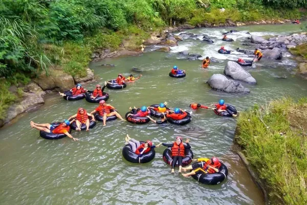 Keseruan di Cipeundeuy Endah