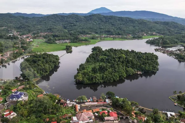 Tempat Wisata Ciamis - Situ Lengkong Panjalu