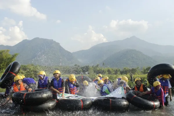 Wisata Keluarga di Cipeundeuy Endah