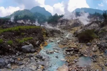 Trekking Kawah Ratu