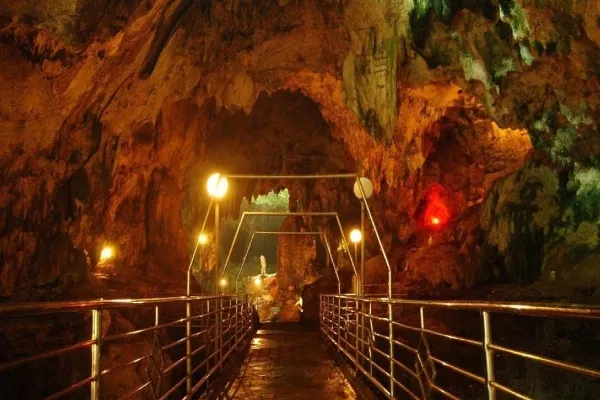 Wisata Kebumen - Goa Jatijajar