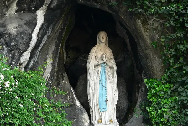 Wisata Pringsewu Lampung - Gua Maria La Verna