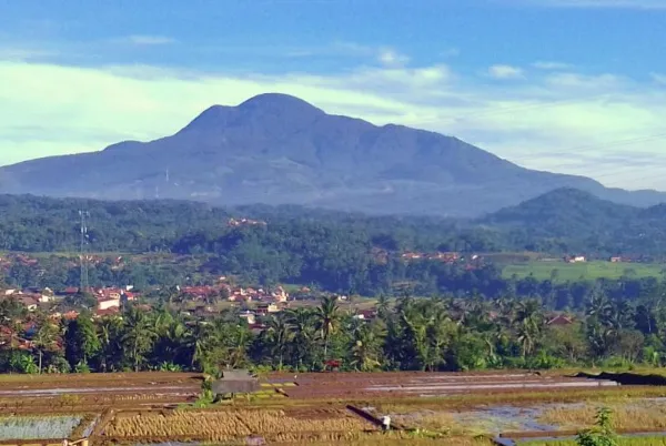 Wisata Sumedang - Gunung Tampomas