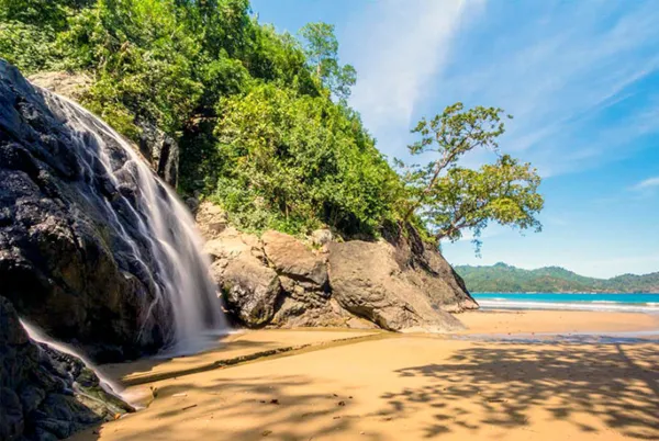 Pantai Banyu Anjlok Pacitan