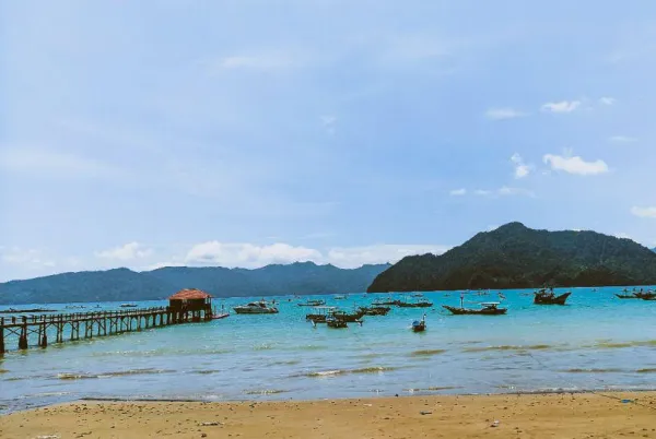 Wisata Trenggalek - Pantai Karanggongso
