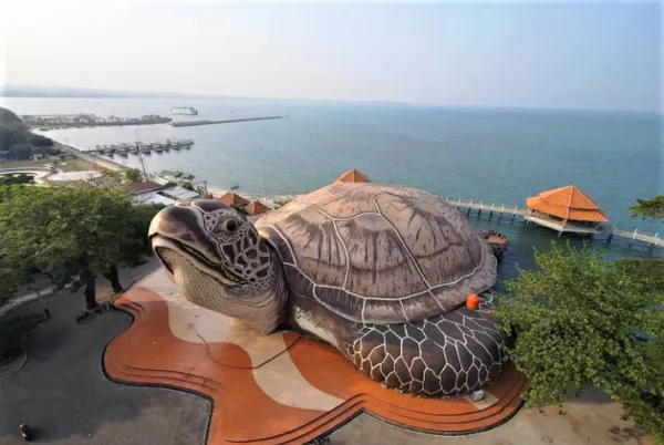Pantai Kartini Jawa tengah
