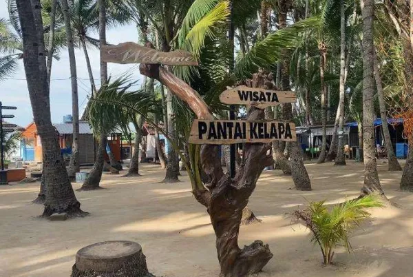 Pantai Kelapa Tuban