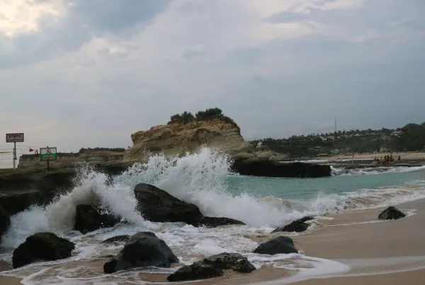 Wisata Pacitan - Pantai Klayar
