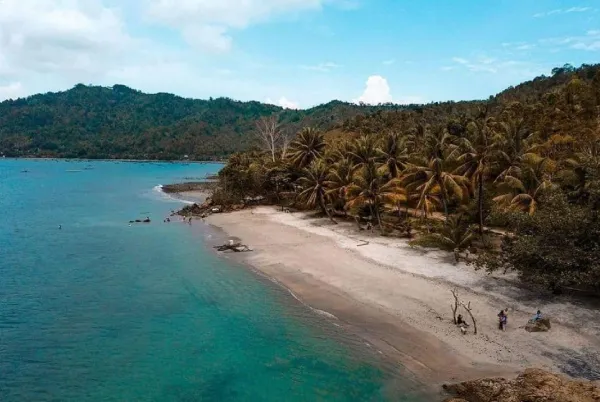 Pantai Mutiara Jawa Timur