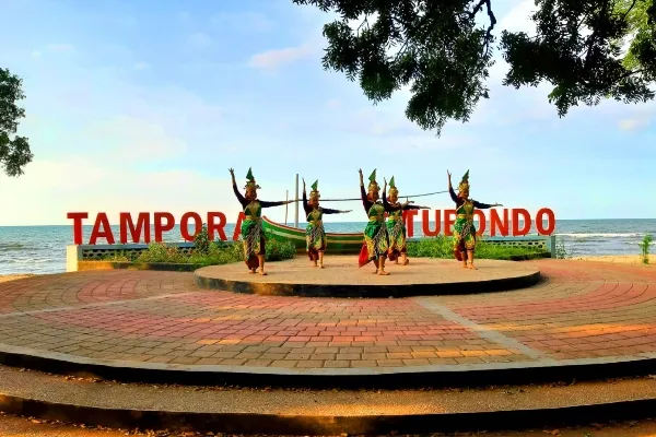 wisata situbondo - pantai tampora