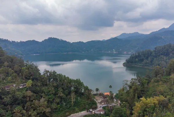 Jam oprasional Telaga Ngebel