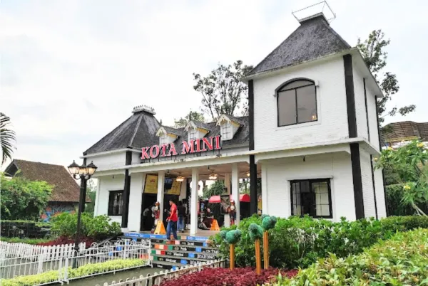 Wahana di Kota Mini Lembang