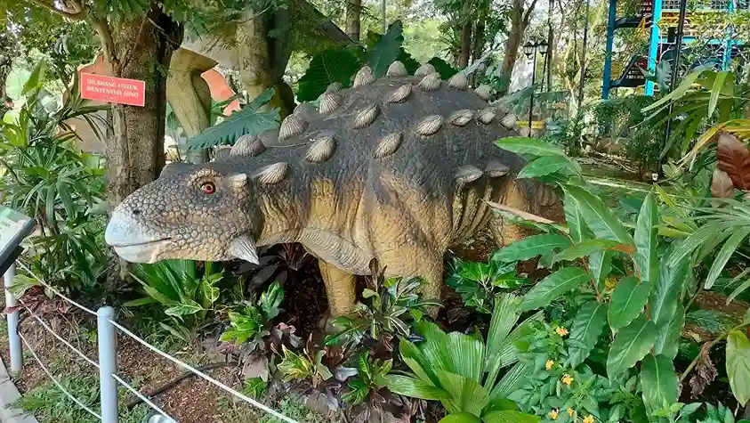 Wahana di Taman Dinonesia Harvest City Cileungsi